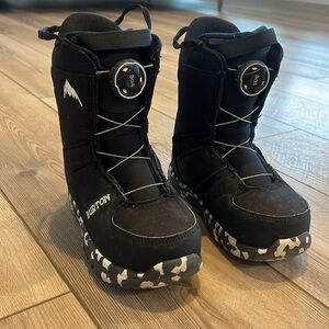 Kids Burton Snowboard boots and bindings